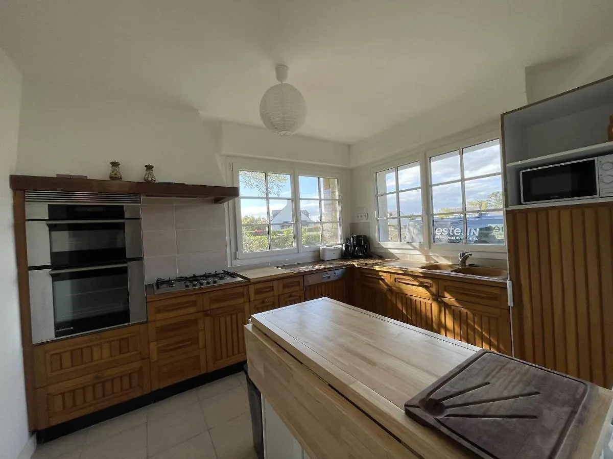 Holiday home Maison Bretonne 4 Chambres Proche Bourg Et Plage Le Tour-du-Parc